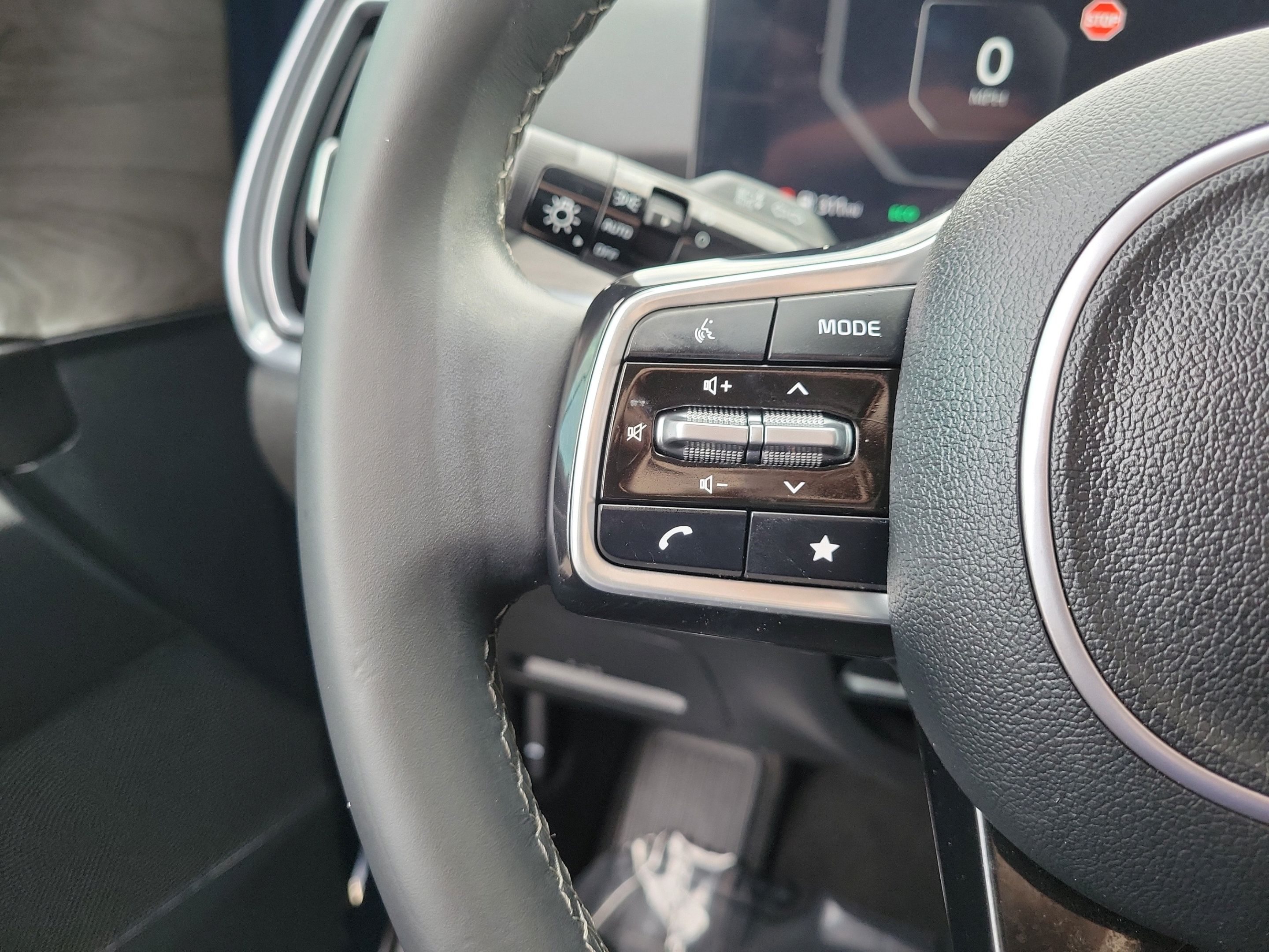Certified 2024 Kia Sorento SX AWD/4WD image 26