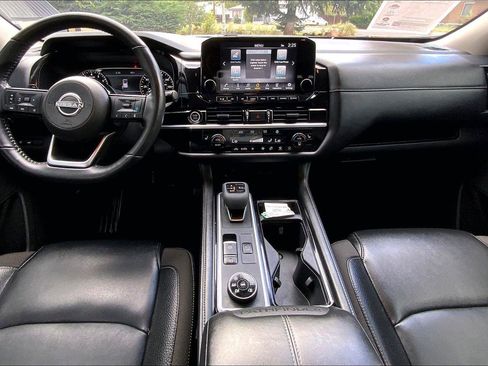 Used 2024 Nissan Pathfinder SL AWD/4WD image 15
