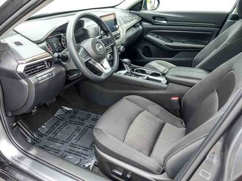 Used 2024 Nissan Altima 2.5 SV FWD image 12