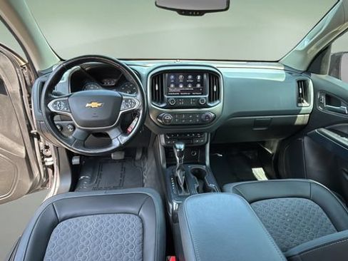 Used 2022 Chevrolet Colorado Z71 AWD/4WD image 17