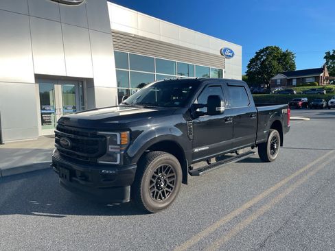 Certified 2022 Ford F250 Lariat w/ Black Appearance Pkg AWD/4WD image 2