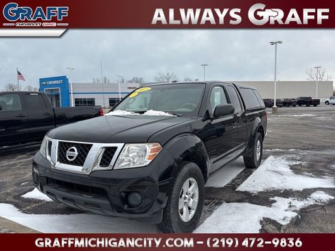 Used 2013 Nissan Frontier SV image 1