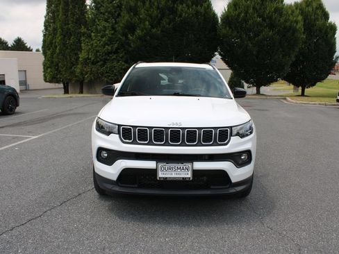Used 2025 Jeep Compass Latitude w/ Sun & Sound Group AWD/4WD image 33