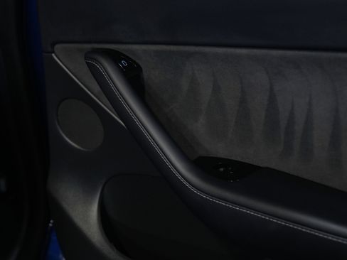 Used 2021 Tesla Model Y Long Range image 27