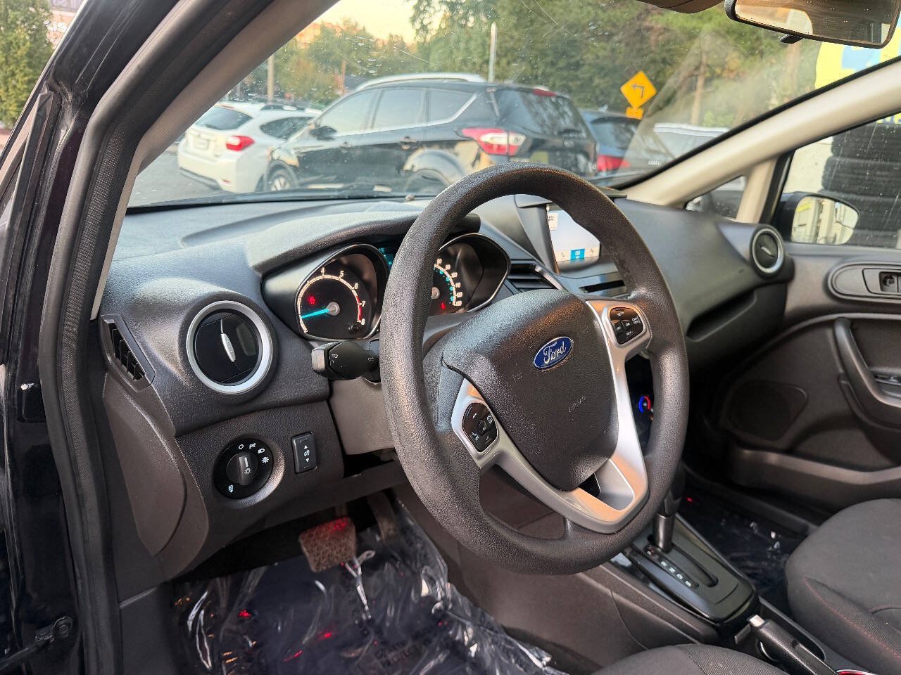 Used 2017 Ford Fiesta SE w/ Equipment Group 201A FWD image 11