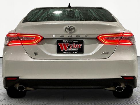 Used 2020 Toyota Camry XLE FWD image 5