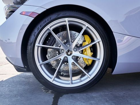 Used 2022 McLaren 720S Spider image 33