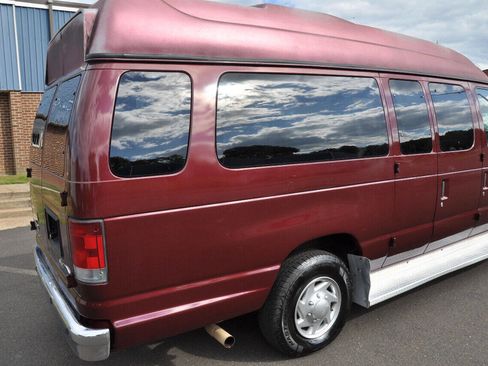 Used 2010 Ford E-350 and Econoline 350 XL image 12