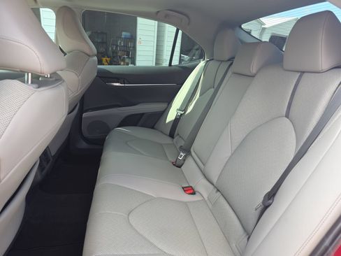 Used 2021 Toyota Camry XLE w/ Navigation Upgrade Package FWD image 11