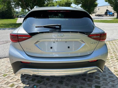 Used 2018 INFINITI QX30 Premium w/ Navigation Package AWD/4WD image 6