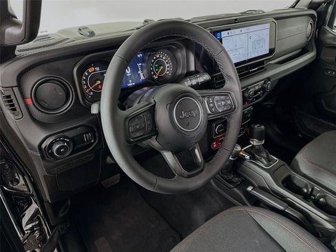 Used 2026 Jeep Wrangler Unlimited Rubicon AWD/4WD image 22