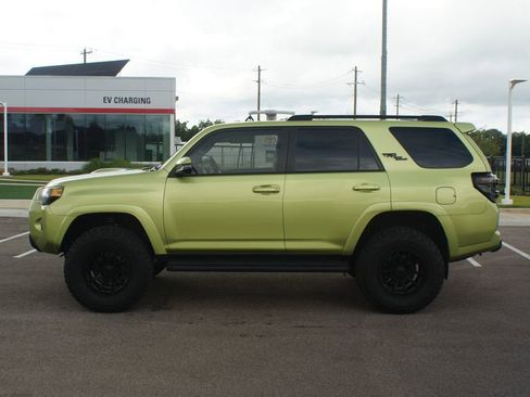 Used 2023 Toyota 4Runner TRD Off-Road Premium AWD/4WD image 15