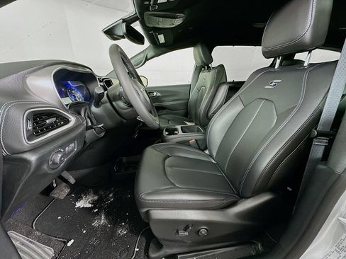 New 2026 Chrysler Pacifica Select w/ S Appearance Package FWD image 27