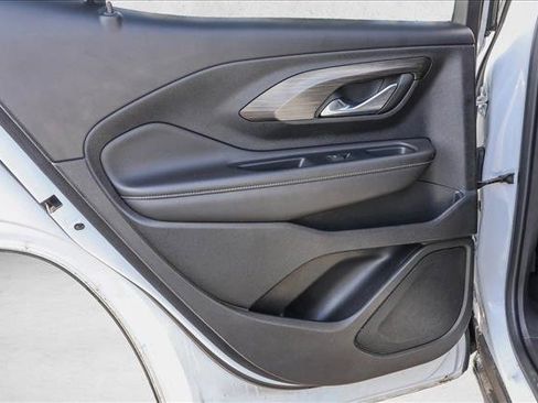 Used 2023 GMC Terrain SLT image 22