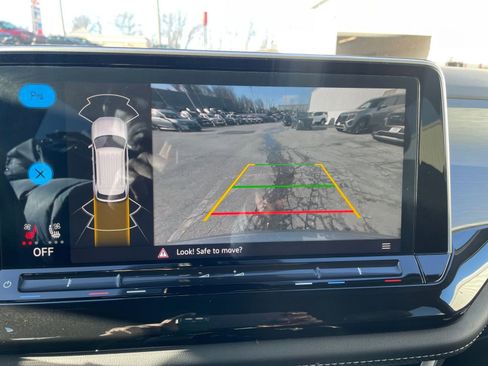 Used 2025 Volkswagen Atlas Cross Sport SE image 17