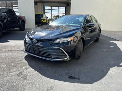 Used 2023 Toyota Camry LE FWD image 4