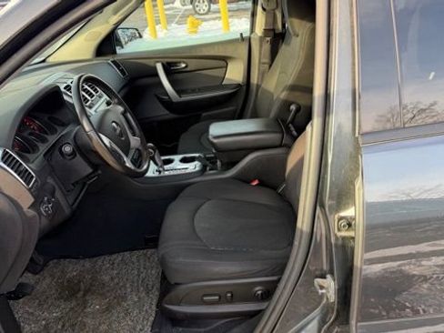 Used 2011 GMC Acadia SLE image 16