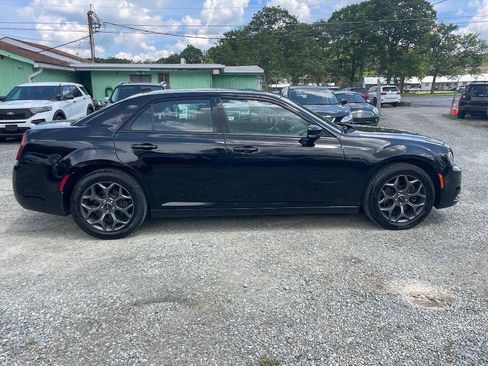 Used 2018 Chrysler 300 S w/ 300S Premium Group AWD/4WD image 9