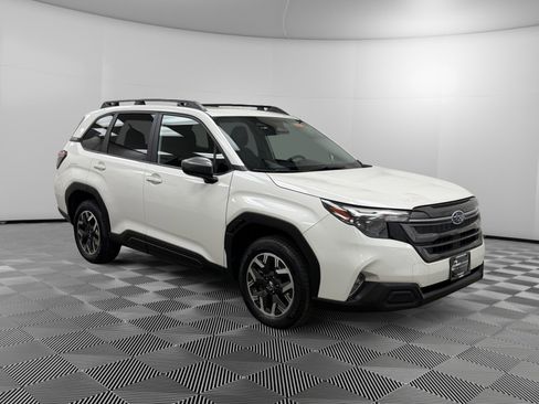 Used 2025 Subaru Forester Premium image 7