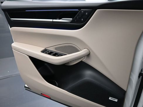 Certified 2025 Porsche Macan Electric RWD image 23