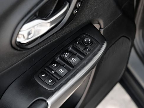 Used 2021 Jeep Cherokee Limited w/ Mopar Interior Package image 55