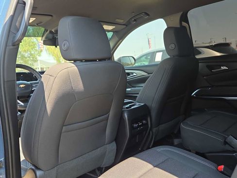 Used 2024 Chevrolet Traverse LT FWD image 16