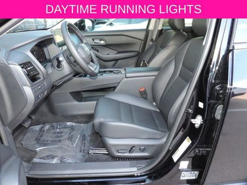 Used 2025 Nissan Rogue SL AWD/4WD image 14