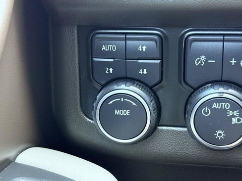Used 2023 Chevrolet Tahoe Z71 AWD/4WD image 43
