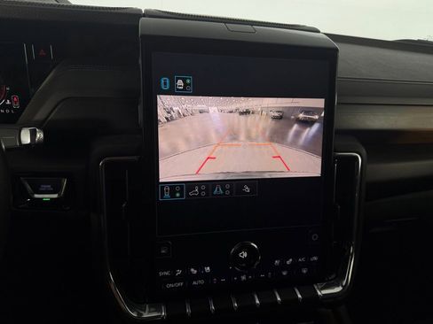 Used 2025 GMC Yukon Denali image 19