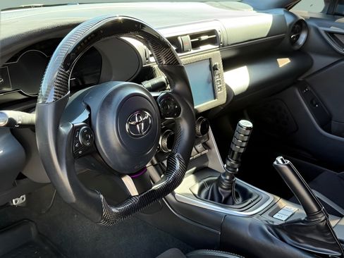Used 2025 Toyota GR86 Premium w/ Performance Package RWD image 15