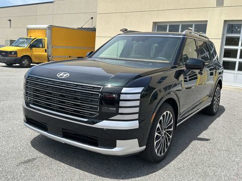 New 2026 Hyundai Palisade Calligraphy FWD image 3
