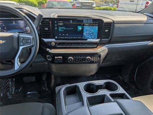 Used 2025 Chevrolet Silverado 1500 LT image 18
