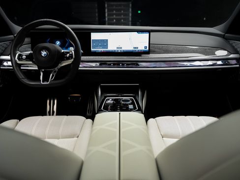 Used 2024 BMW 740i xDrive w/ Executive Package AWD/4WD image 42