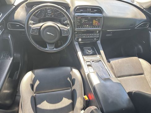 Used 2020 Jaguar F-PACE Premium image 23