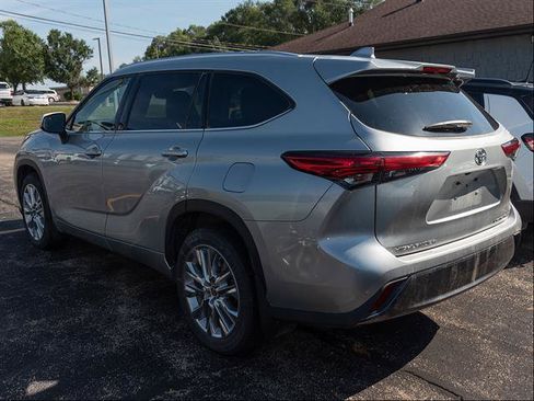 Used 2021 Toyota Highlander Limited AWD/4WD image 5