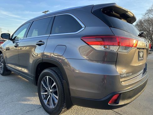 Used 2017 Toyota Highlander XLE image 4