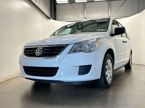 Used 2013 Volkswagen Routan S FWD image 23