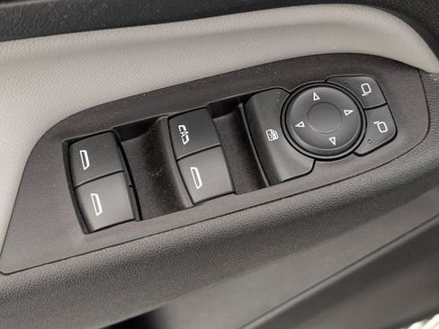 Used 2020 Chevrolet Equinox LS image 12