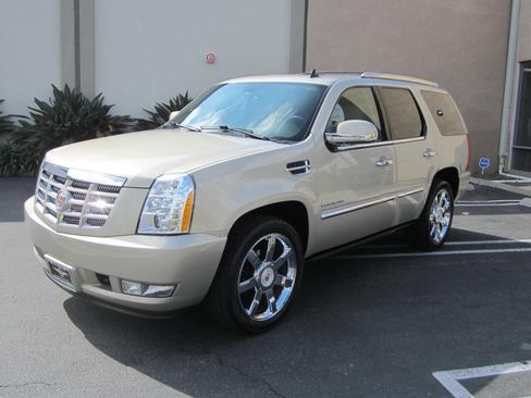 Used 2012 Cadillac Escalade Luxury image 6