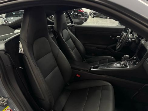 Used 2024 Porsche 718 Cayman w/ Premium Package image 31