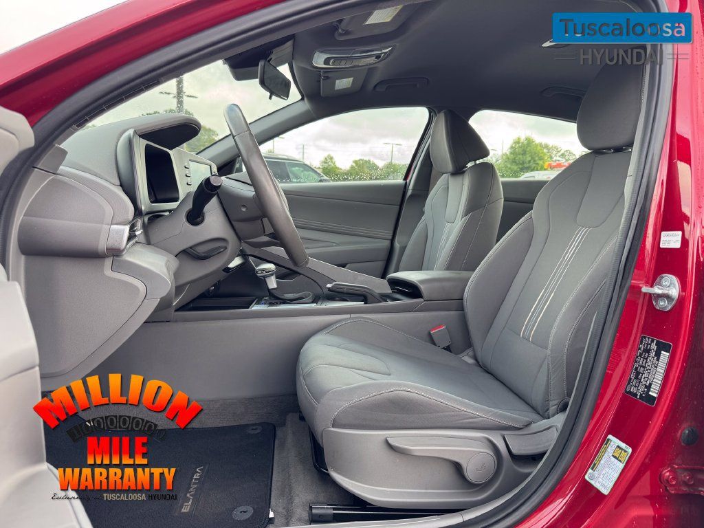Used 2025 Hyundai Elantra Sport FWD image 10