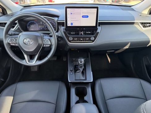 Used 2026 Toyota Corolla Cross XLE FWD image 22