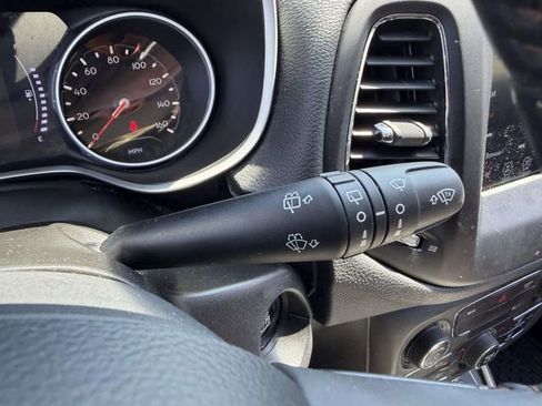 Used 2019 Jeep Compass Latitude w/ Cold Weather Group AWD/4WD image 29