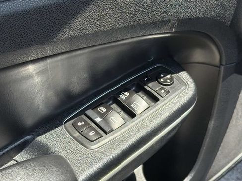 Used 2014 Chrysler 300 C AWD/4WD image 27