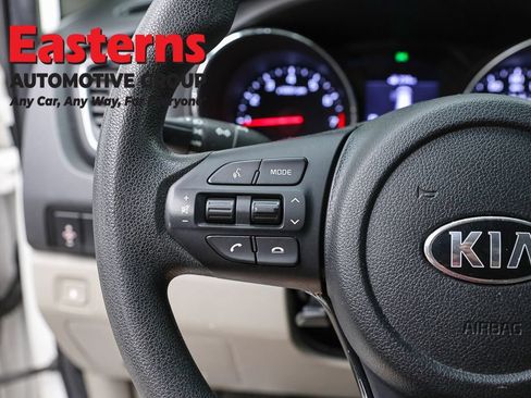 Used 2020 Kia Sedona LX FWD image 14