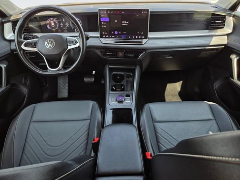 Used 2026 Volkswagen Tiguan SE FWD image 14