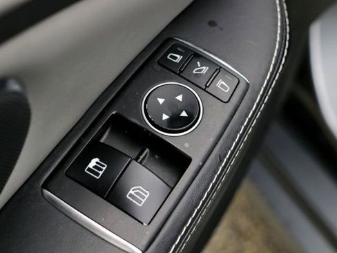 Used 2020 Mercedes-Benz SLC 300 image 23