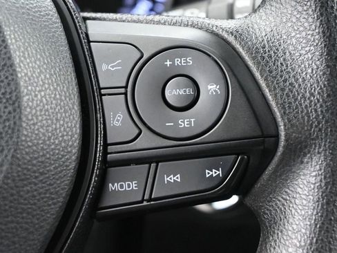 Used 2021 Toyota RAV4 XLE w/ Convenience Package FWD image 6