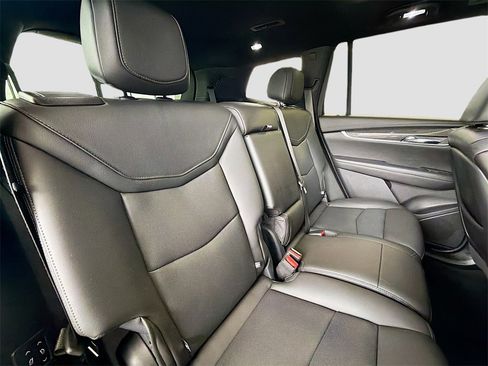 Used 2022 Cadillac XT6 Sport image 28