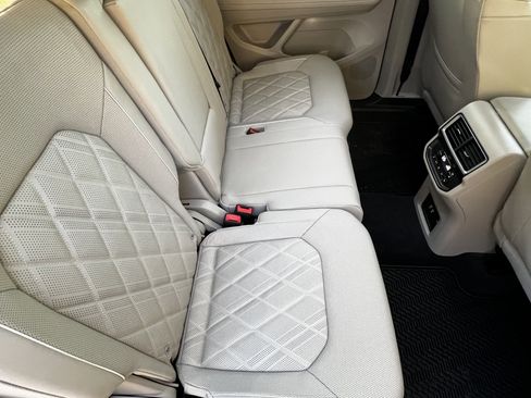 Used 2025 Volkswagen Atlas SEL Premium R-Line image 41